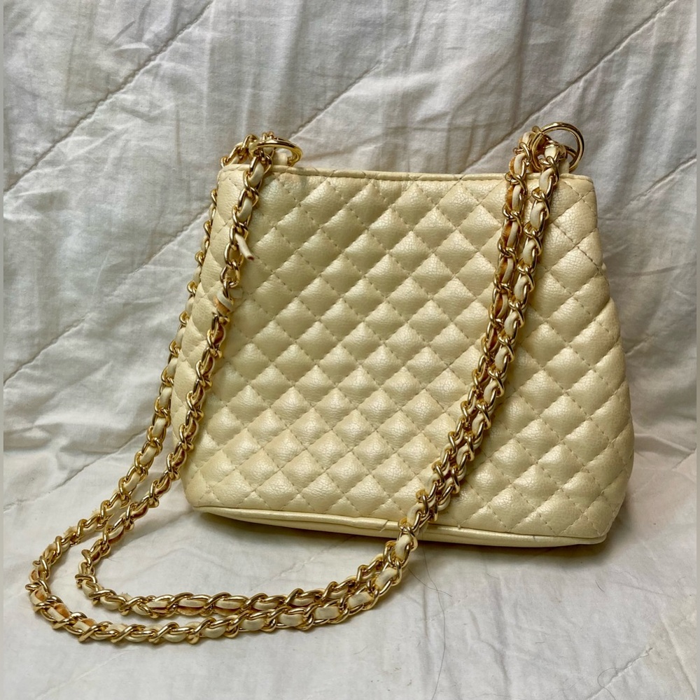 Vintage Gold Quilted Amanda Smith Purse with Adjustable Strap